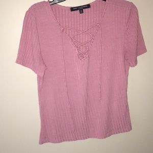 Cropped pink shirt